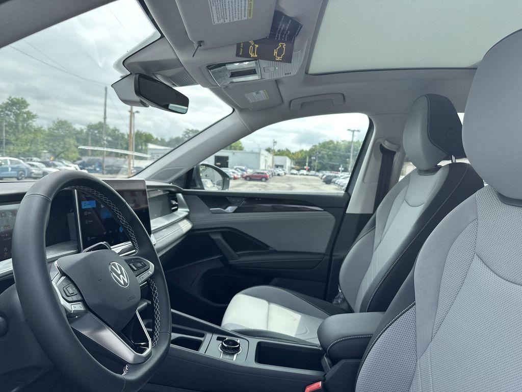 new 2025 Volkswagen Tiguan car, priced at $34,886