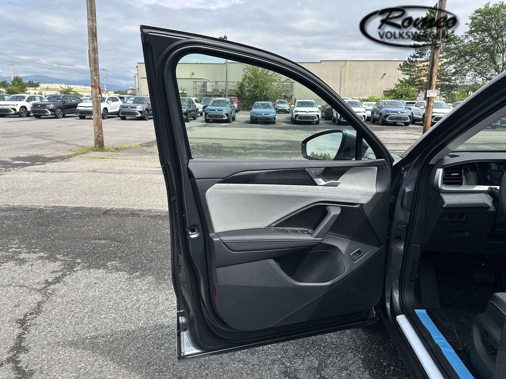 new 2025 Volkswagen Tiguan car, priced at $36,178