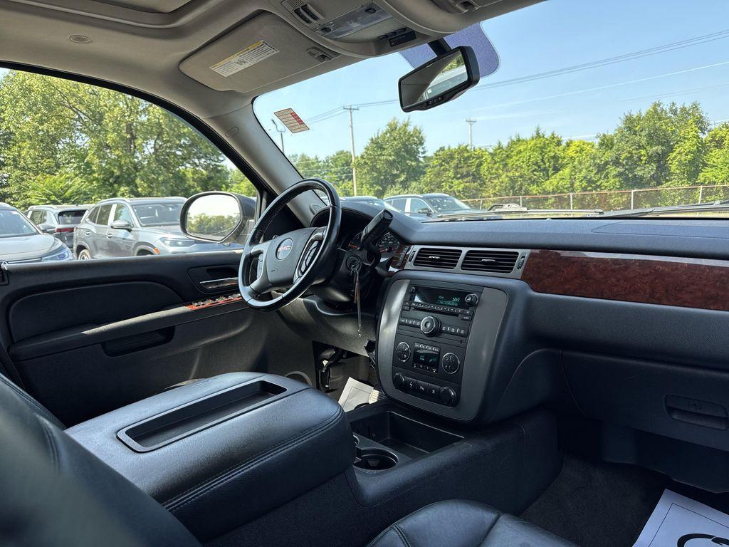 used 2011 GMC Yukon car, priced at $11,995