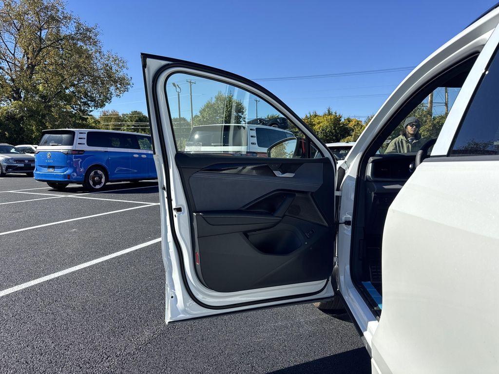 new 2025 Volkswagen Tiguan car, priced at $37,702