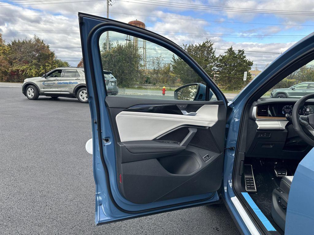 new 2026 Volkswagen Tiguan car, priced at $44,707