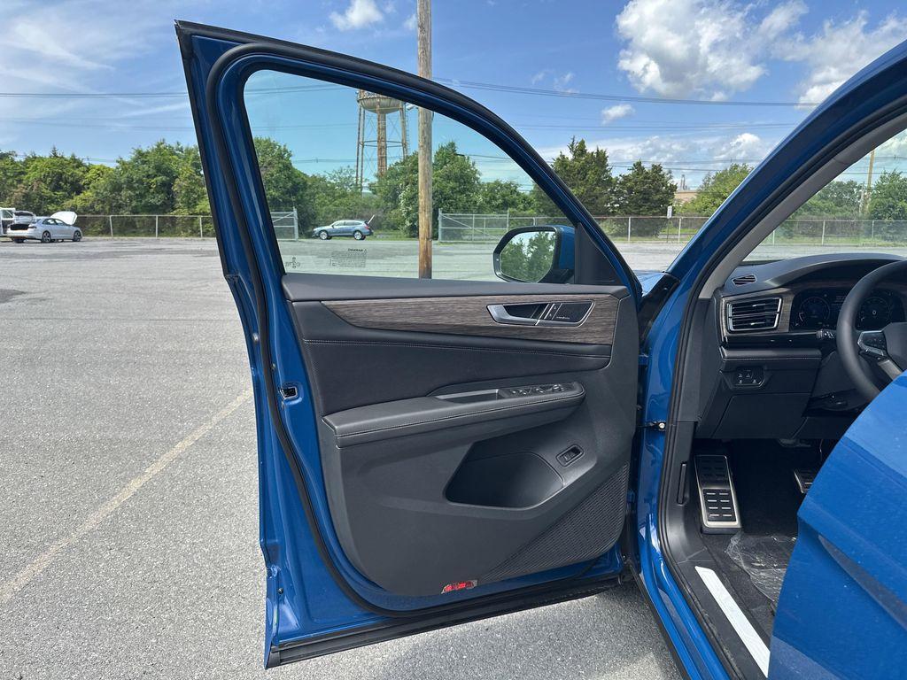 new 2025 Volkswagen Atlas car, priced at $50,636