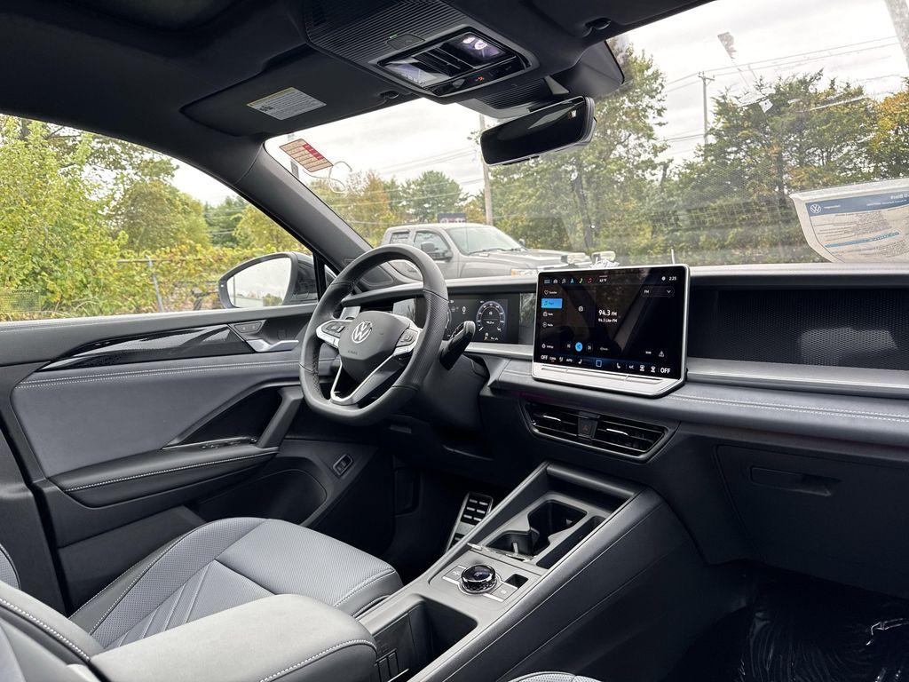 new 2025 Volkswagen Tiguan car, priced at $37,702