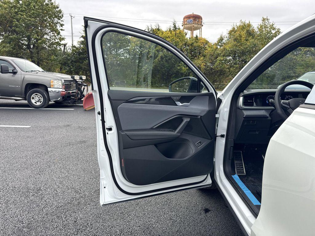 new 2025 Volkswagen Tiguan car, priced at $37,702