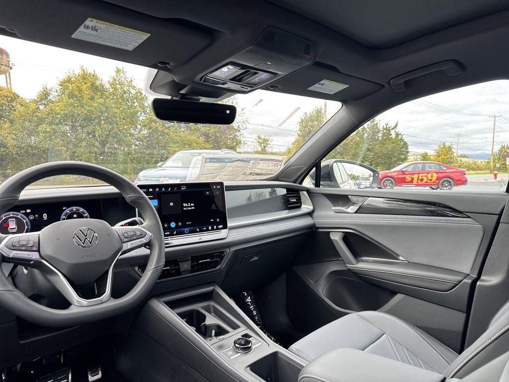 new 2025 Volkswagen Tiguan car, priced at $37,702