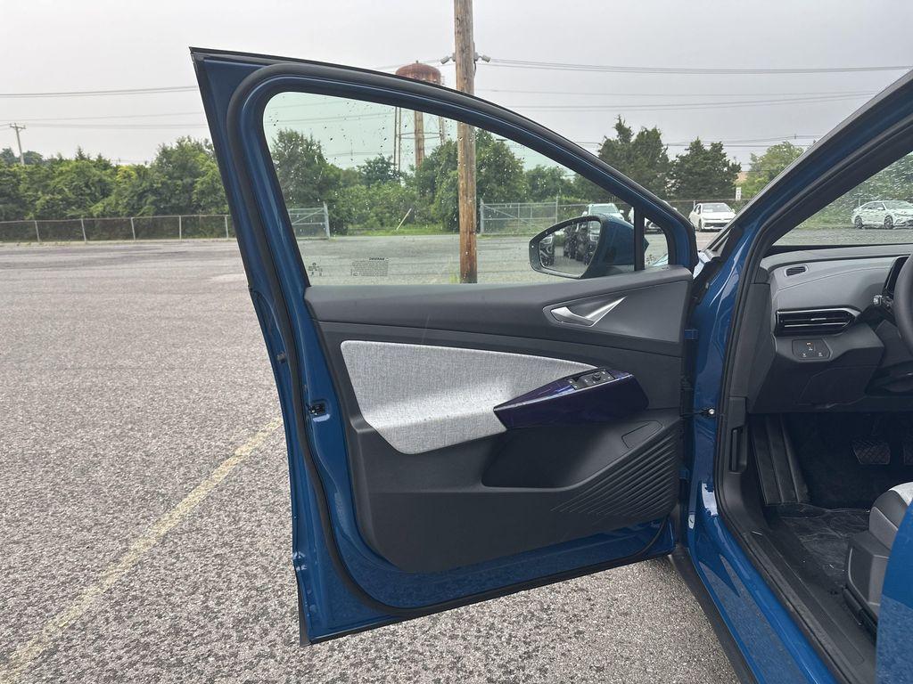 new 2025 Volkswagen ID.4 car, priced at $42,804