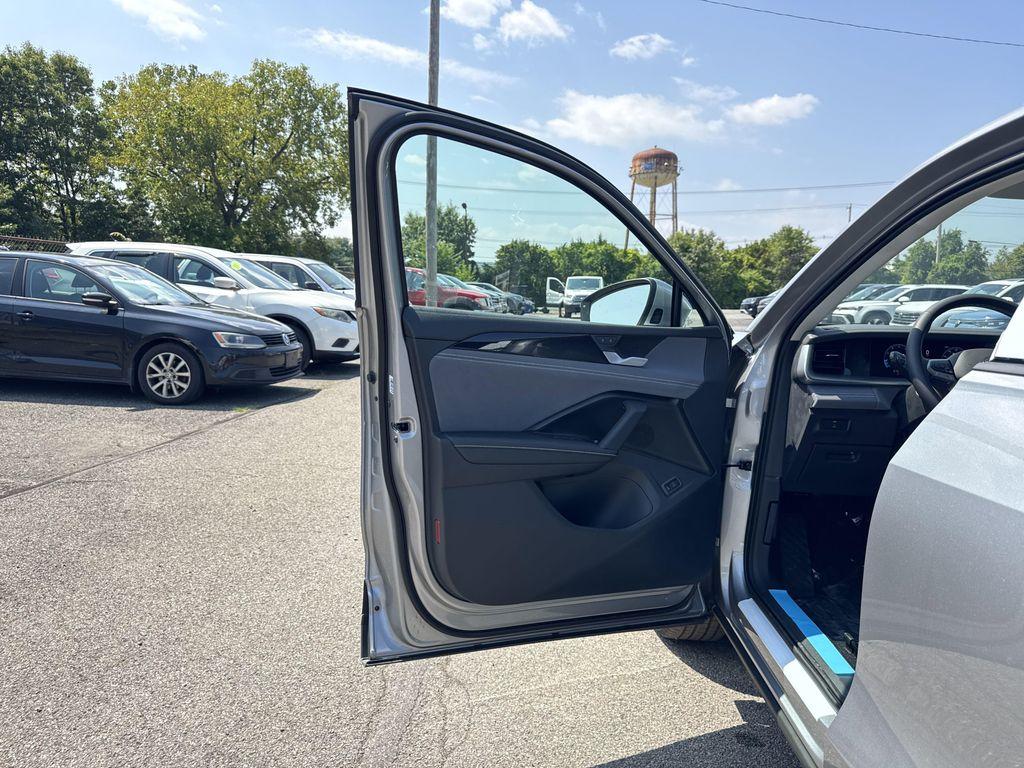 new 2025 Volkswagen Tiguan car, priced at $33,671