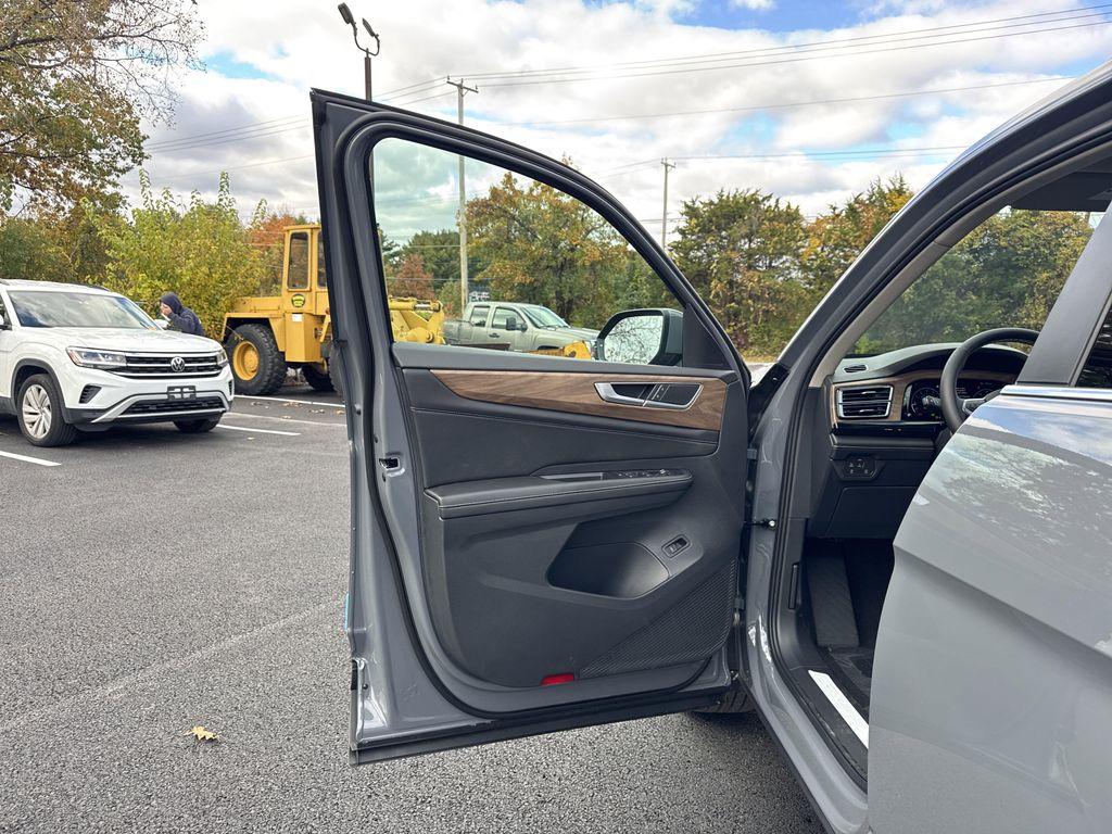 new 2026 Volkswagen Atlas car, priced at $47,870