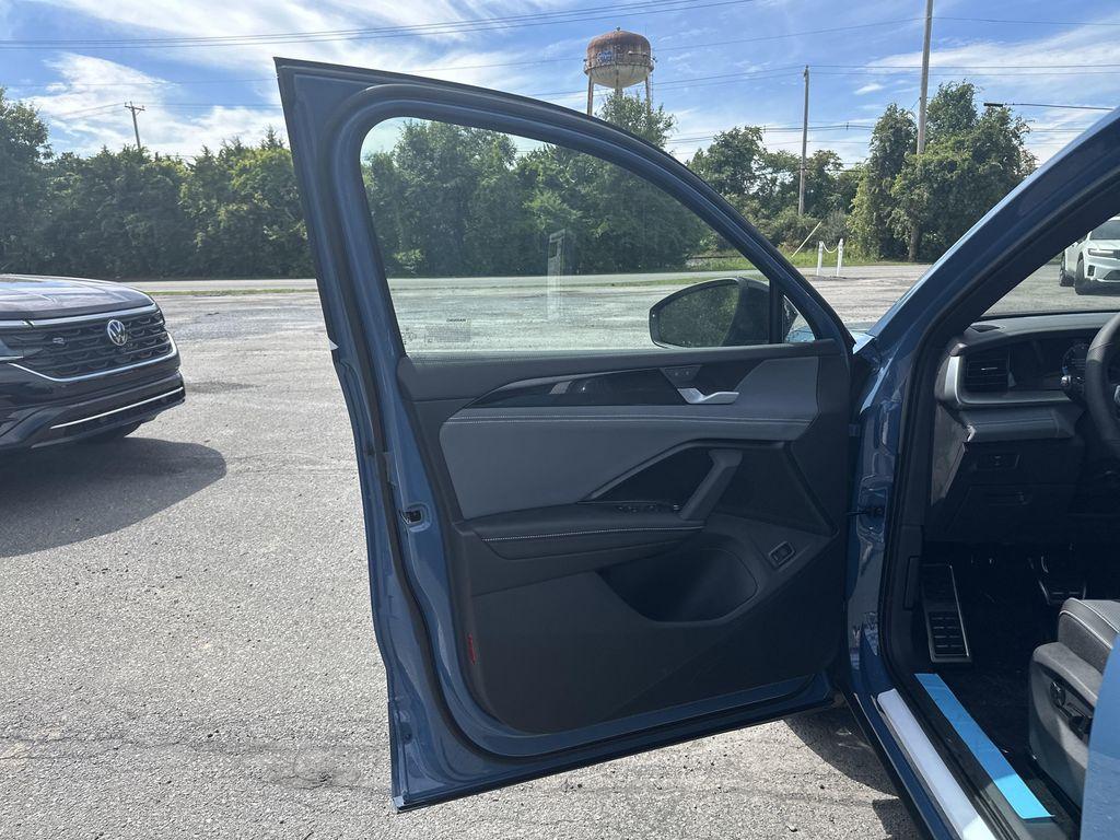 new 2025 Volkswagen Tiguan car, priced at $37,180