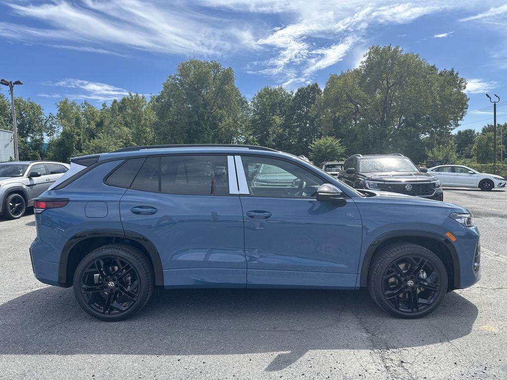 new 2025 Volkswagen Tiguan car, priced at $37,180