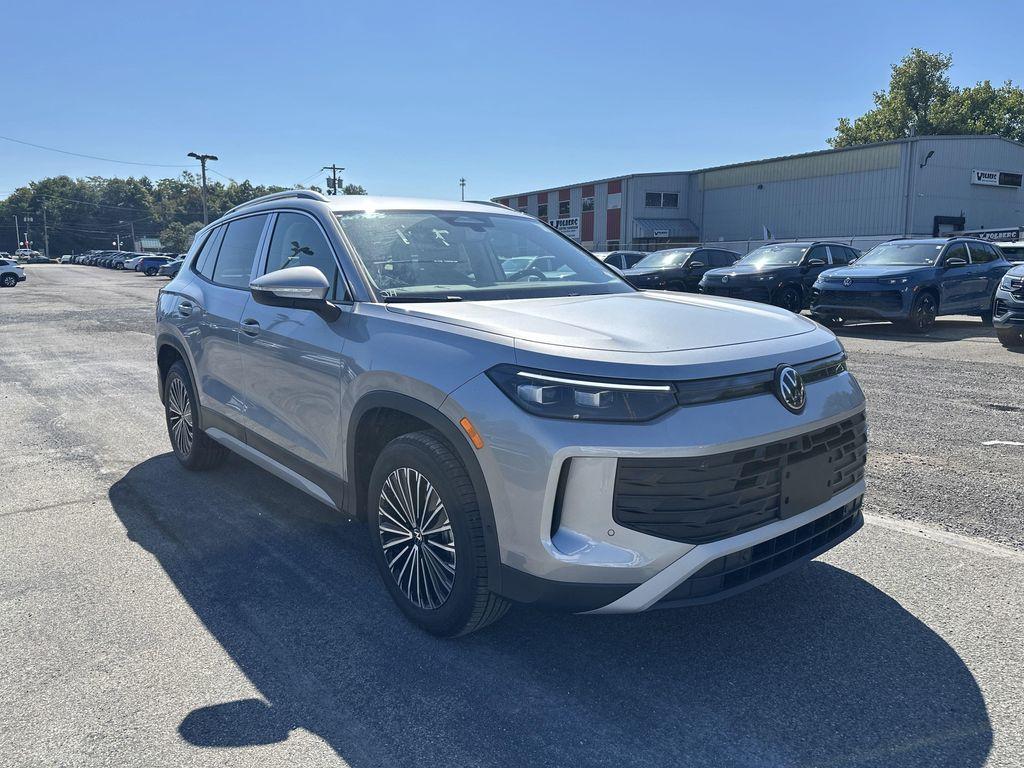 new 2025 Volkswagen Tiguan car, priced at $31,171