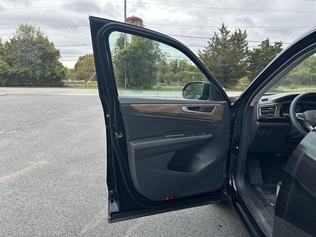 new 2026 Volkswagen Atlas car, priced at $40,329