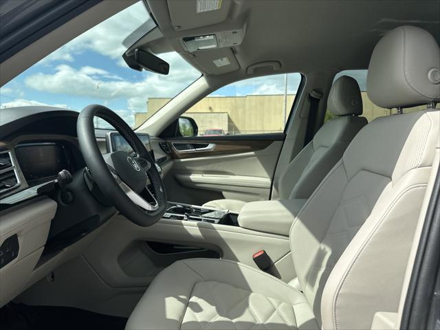 new 2025 Volkswagen Atlas car, priced at $42,696