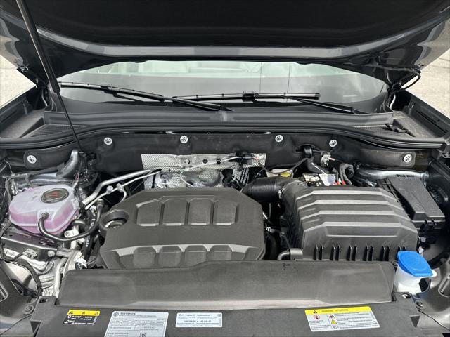 new 2025 Volkswagen Atlas car, priced at $42,696