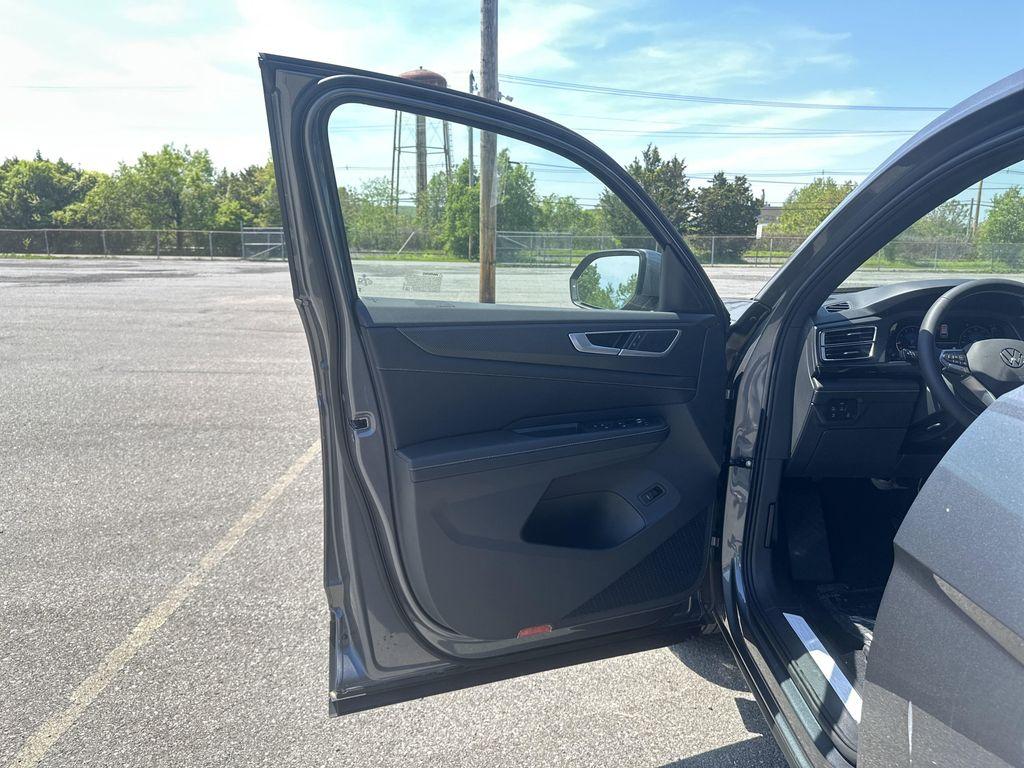 new 2025 Volkswagen Atlas Cross Sport car, priced at $45,621