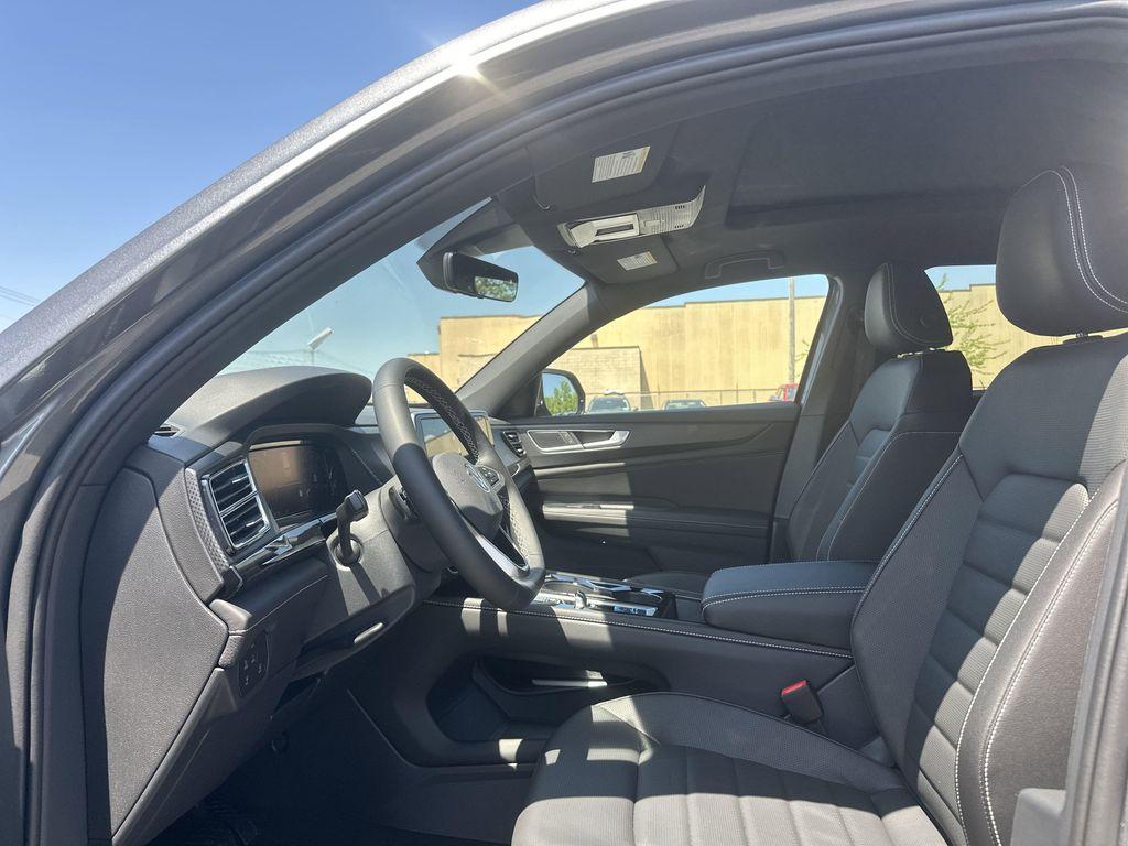 new 2025 Volkswagen Atlas Cross Sport car, priced at $45,621