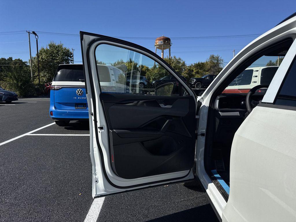 new 2025 Volkswagen Tiguan car, priced at $37,286