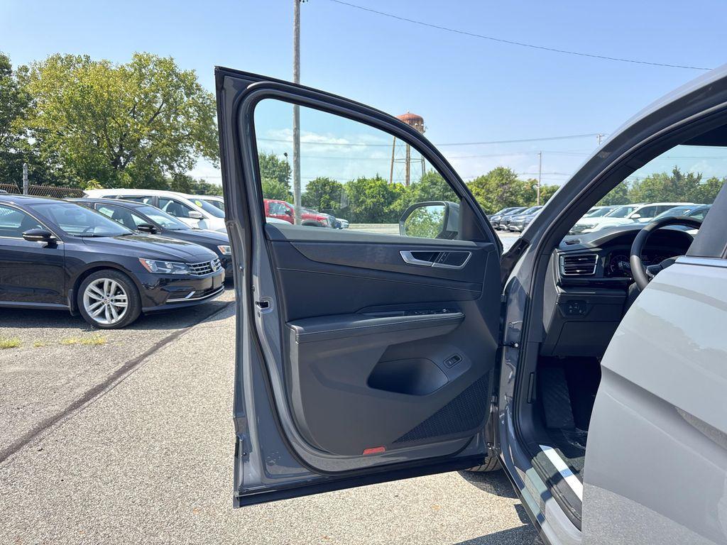 new 2025 Volkswagen Atlas Cross Sport car, priced at $46,076