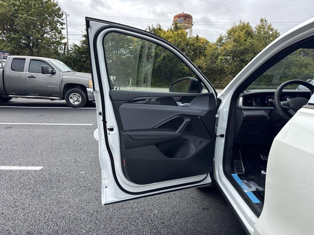 new 2025 Volkswagen Tiguan car, priced at $37,702