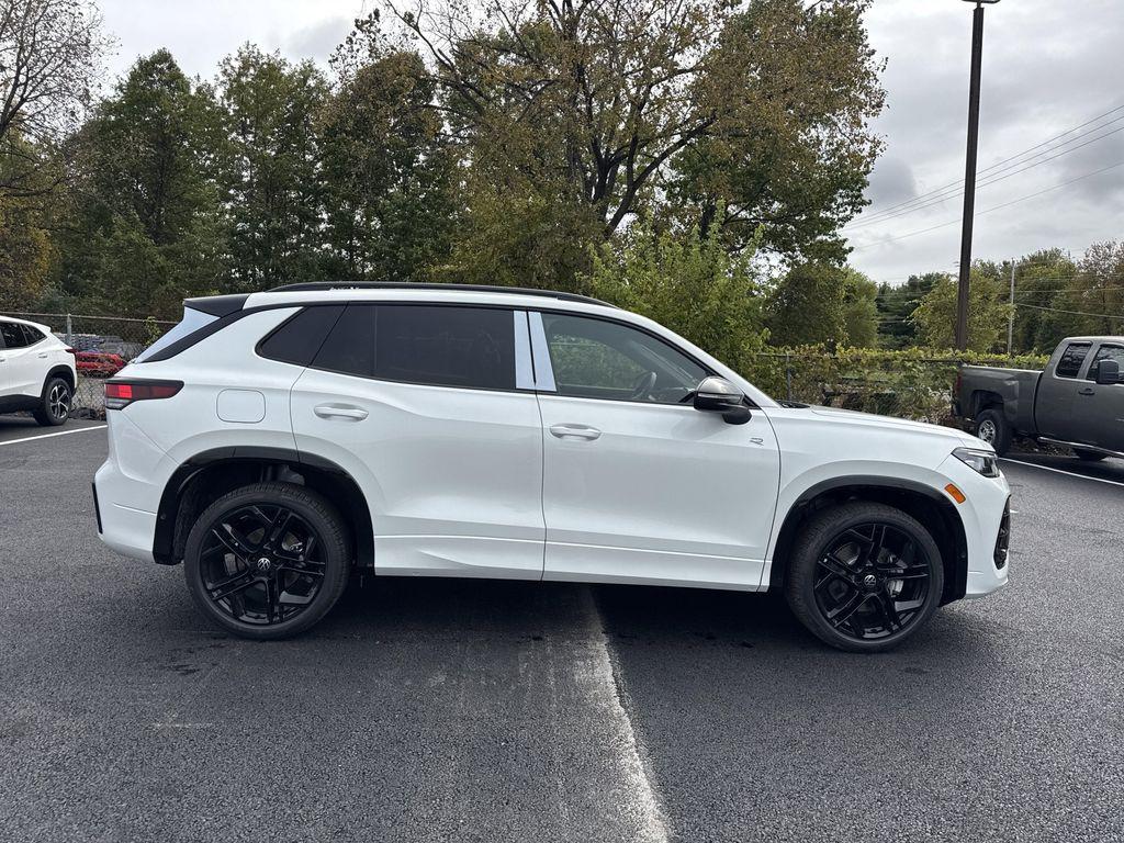 new 2025 Volkswagen Tiguan car, priced at $37,702