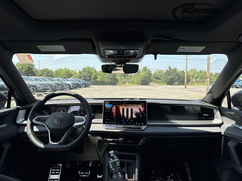 new 2025 Volkswagen Tiguan car, priced at $37,692