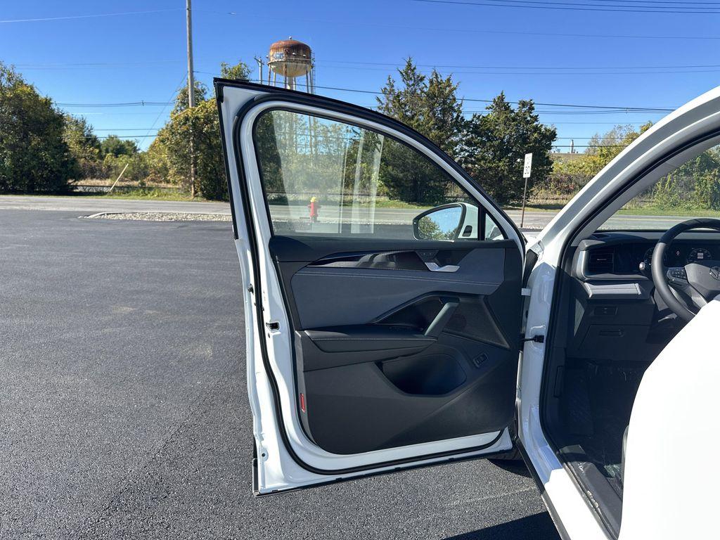 new 2025 Volkswagen Tiguan car, priced at $35,287