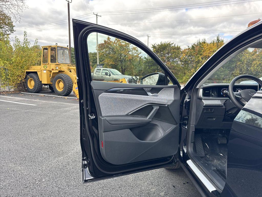 new 2025 Volkswagen Tiguan car, priced at $30,882