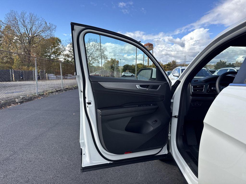 new 2026 Volkswagen Atlas Cross Sport car, priced at $46,488