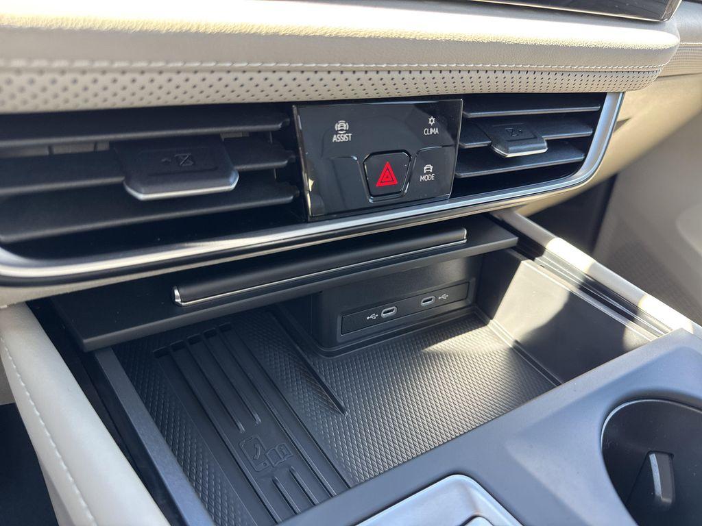 new 2026 Volkswagen Atlas car, priced at $40,284