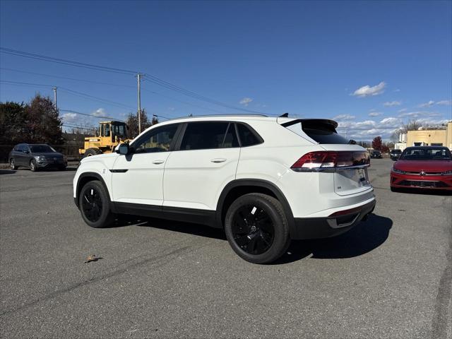 new 2024 Volkswagen Atlas Cross Sport car, priced at $42,308