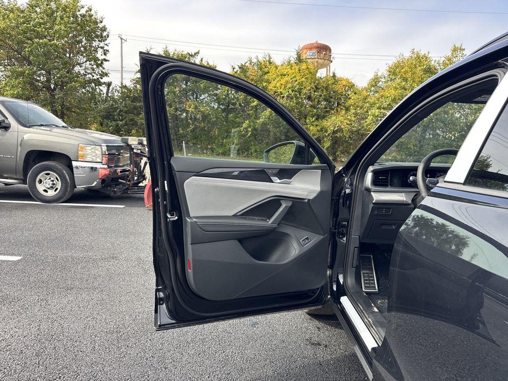 new 2025 Volkswagen Tiguan car, priced at $37,247