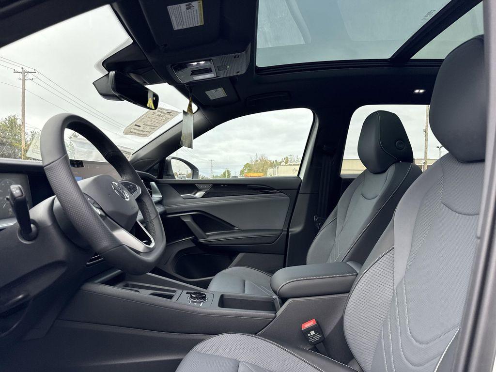 new 2025 Volkswagen Tiguan car, priced at $37,702