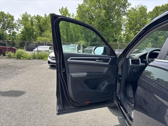 used 2023 Volkswagen Atlas car, priced at $33,333