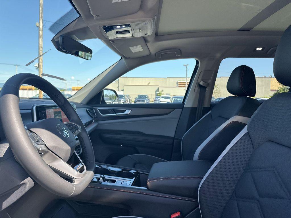 new 2026 Volkswagen Atlas car, priced at $48,421