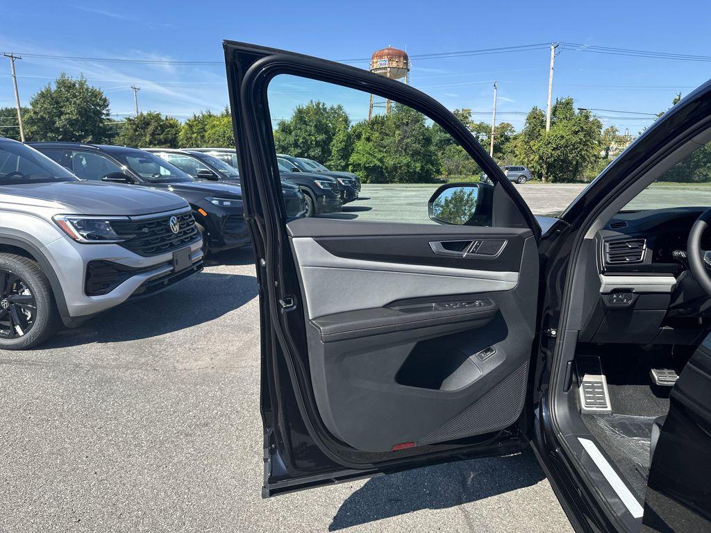 new 2026 Volkswagen Atlas car, priced at $48,421