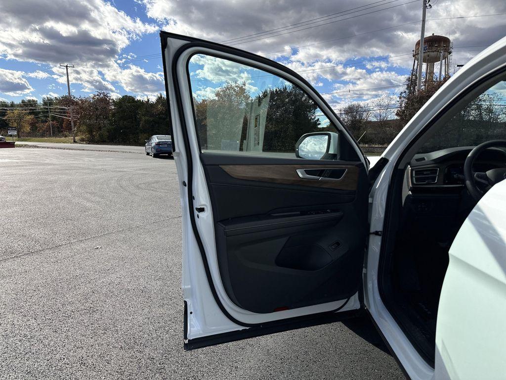 used 2025 Volkswagen Atlas car, priced at $40,995