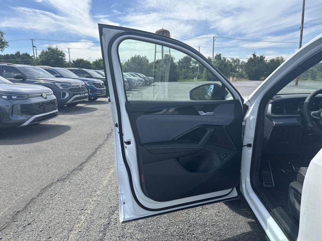 new 2025 Volkswagen Tiguan car, priced at $37,286