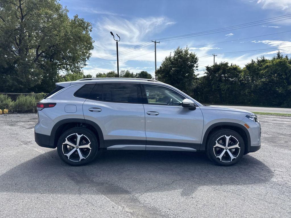 new 2025 Volkswagen Tiguan car, priced at $34,121
