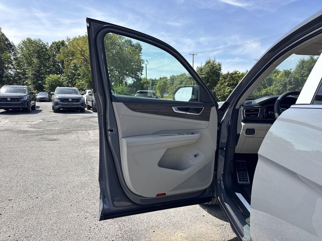 new 2026 Volkswagen Atlas car, priced at $54,703