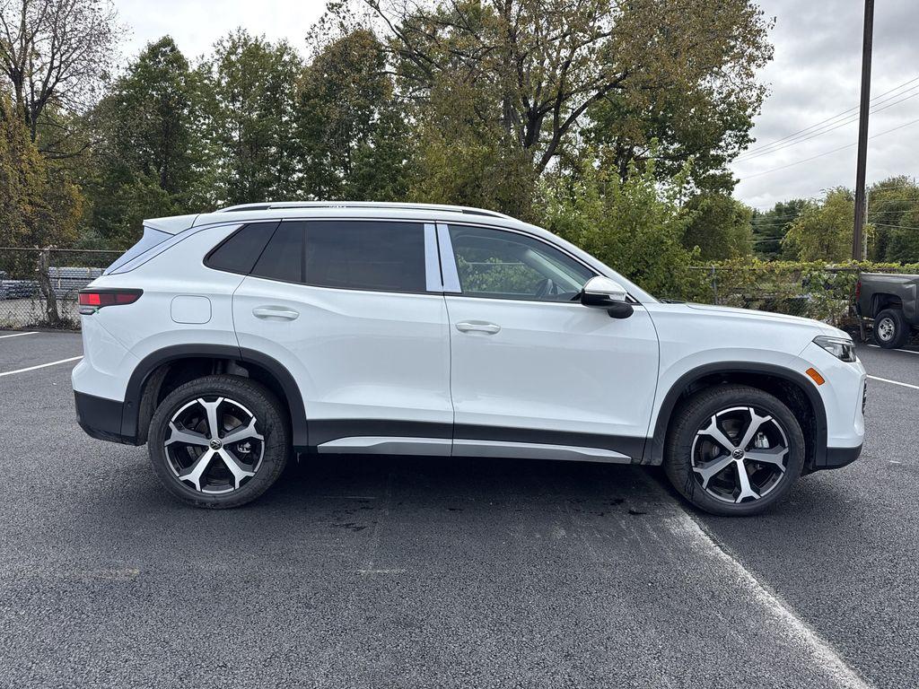 new 2025 Volkswagen Tiguan car, priced at $33,386