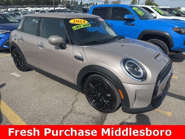 used 2024 MINI Hardtop car, priced at $26,900
