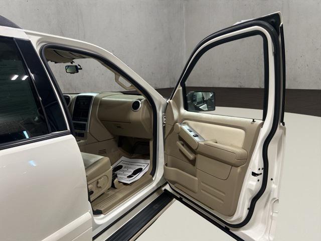 used 2007 Mercury Mountaineer car, priced at $6,000