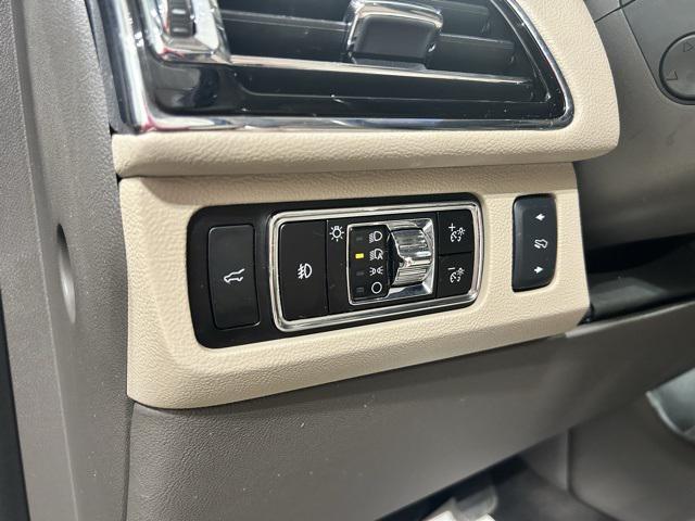 used 2024 Lincoln Navigator car, priced at $77,000