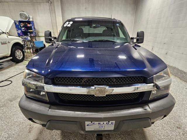 used 2002 Chevrolet Avalanche car, priced at $6,000