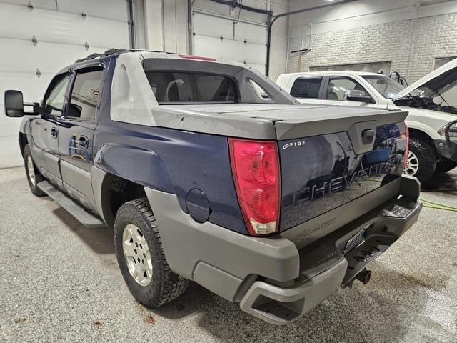 used 2002 Chevrolet Avalanche car, priced at $6,000