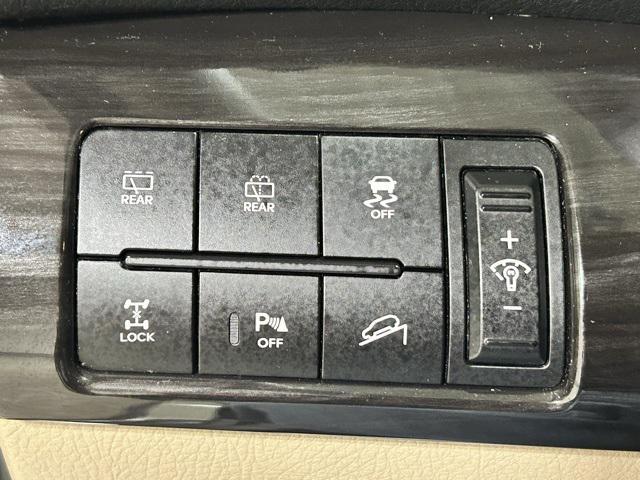used 2011 Kia Sorento car, priced at $6,000