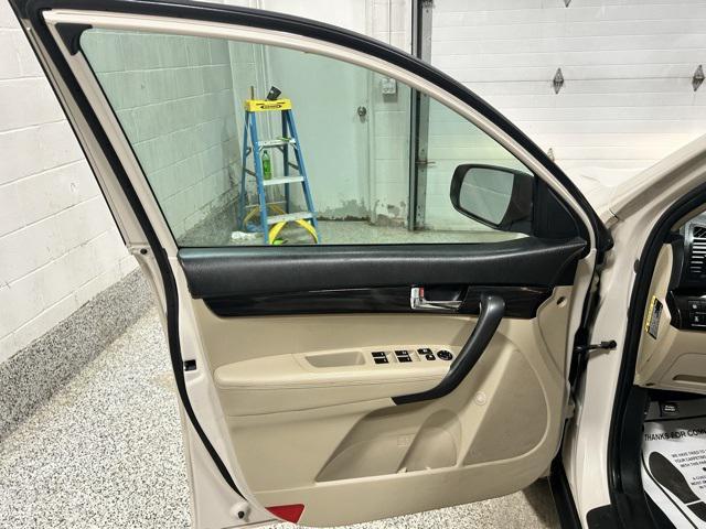 used 2011 Kia Sorento car, priced at $6,000