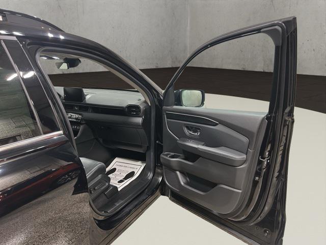 used 2025 Honda Pilot car, priced at $43,000