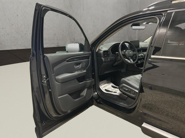 used 2025 Honda Pilot car, priced at $43,000
