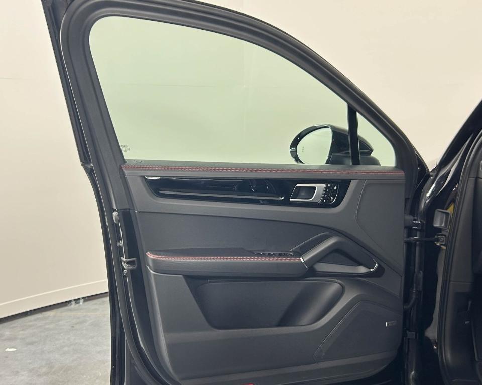used 2020 Porsche Cayenne car, priced at $53,995
